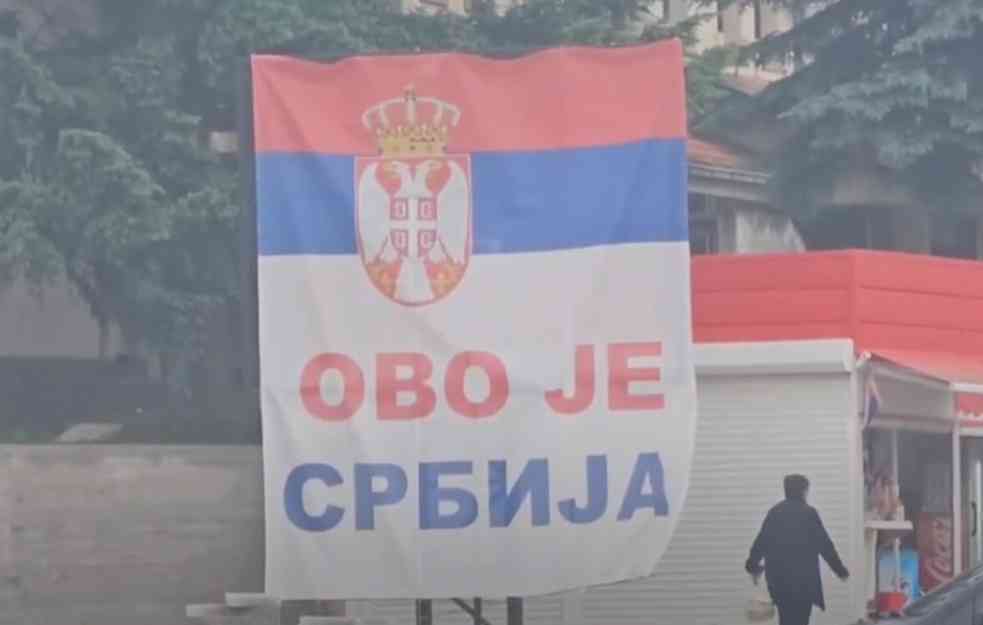 PROTEST I U LEPOSAVIĆU: Srbi i dalje na ulicama, Kfor iza bodljikave žice (VIDEO)