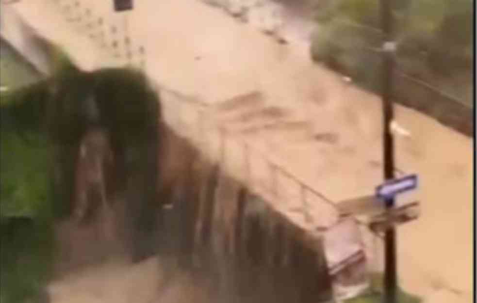 STRAŠNO NEVREME ZAHVATILO  ALEKSANDROVAC I KOSJERIĆ: Poplavljeno više od 20 kuća, saobraćaj u prekidu (VIDEO)