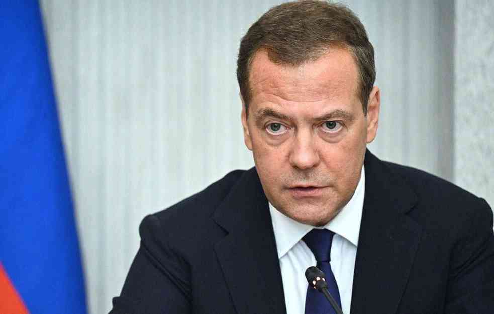 MEDVEDEV ODBRUSIO PODOLJAKU: Sahranićemo vas!