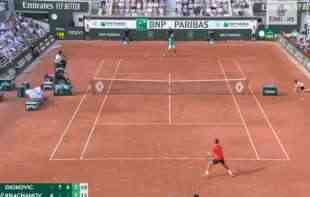ĐOKOVIĆ GRABI KA ISTORIJI: Pao i Hačanov - Nole izgubio prvi set, pa ubacio u 5.brzinu (VIDEO)