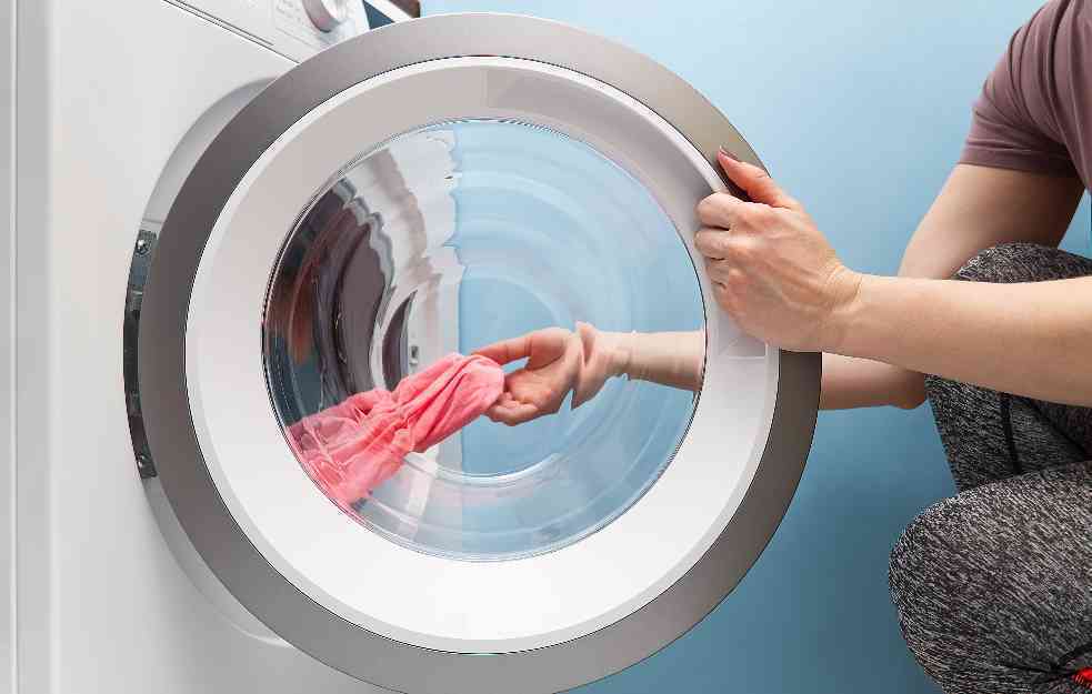 VEČITA DILEMA: Koliko dugo mokra odeća može da stoji u mašini za pranje veša?