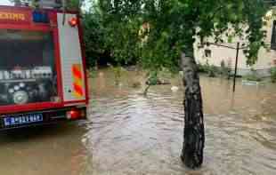 Proglašena vanredna situacija na delu teritorije grada Leskovca: <span style='color:red;'><b>Poplavljeno</b></span> 13 domaćinstava, evakuisano 11 osoba