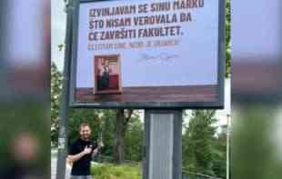 Ovo je Marko kojem je majka na <span style='color:red;'><b>bilbord</b></span>u uputila javno izvinjenje: Posle diplome ide i kod matičara