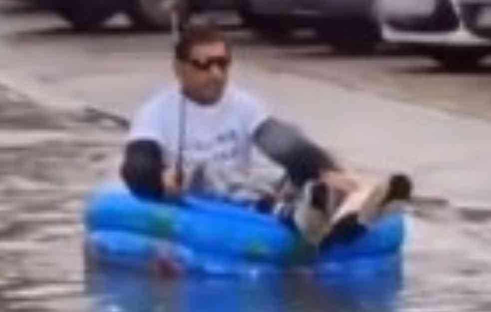 POPLAVE U BEOGRADU NAPRAVILE POTPUNI HAOS: Potoci teku ulicama, čovek pluta u gumenom čamcu i peca! (VIDEO)