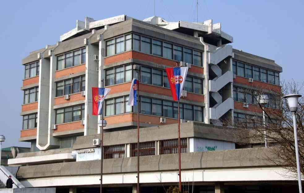 Čekaonice u domovima zdravlja preplavljene zbog virusa koji uzrokuju visoke temperature i produžene simptome