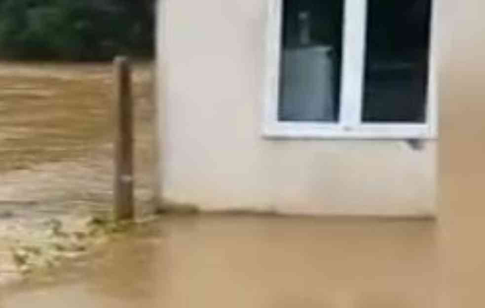 APOKALIPTIČNO STANJE U SRBIJI : U Rudovcima potopljeno 35 domaćinstava, deca evakuisana iz vrtića, meštani očajni (VIDEO)
