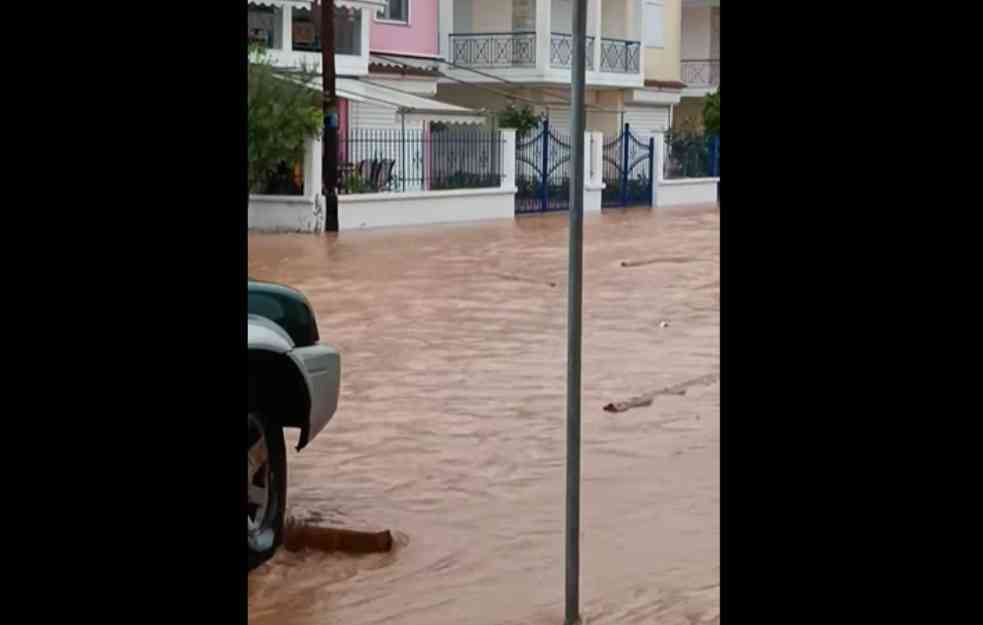 POPLAVE U GRČKOJ: Nevreme i na Halkidikiju, ulicama teku bujice vode (VIDEO)
