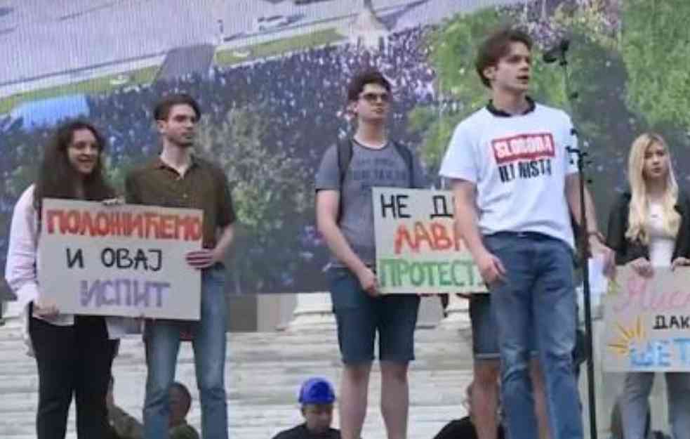 MOĆNA PORUKA STUDENATA ISPRED SKUPŠTINE: „Zamenili smo Desanku Maksimović i J.J. Zmaja rijaliti programima, Zmajem od Šipova, Karleušom i Vučićevićem“