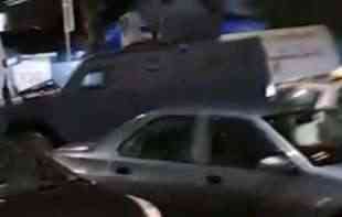 DEMONSTRACIJA SILE: <span style='color:red;'><b>Oklopna vozila</b></span> Rosu patrolirala kroz centar Severne Mitrovice (VIDEO)