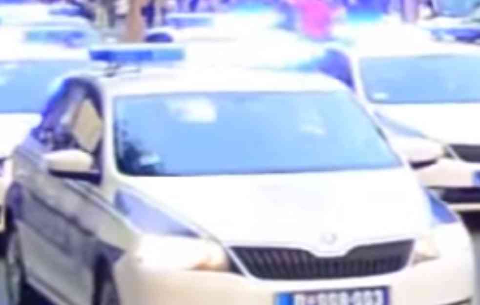 Karambol kod Užica: Vatrogasci iz smrksanih automobila izvlače putnike, sudarila se tri vozila