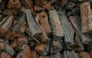 Novi trikovi prodavaca drva: Prodaju ih na cepke, a cena idalje ostaje visoka