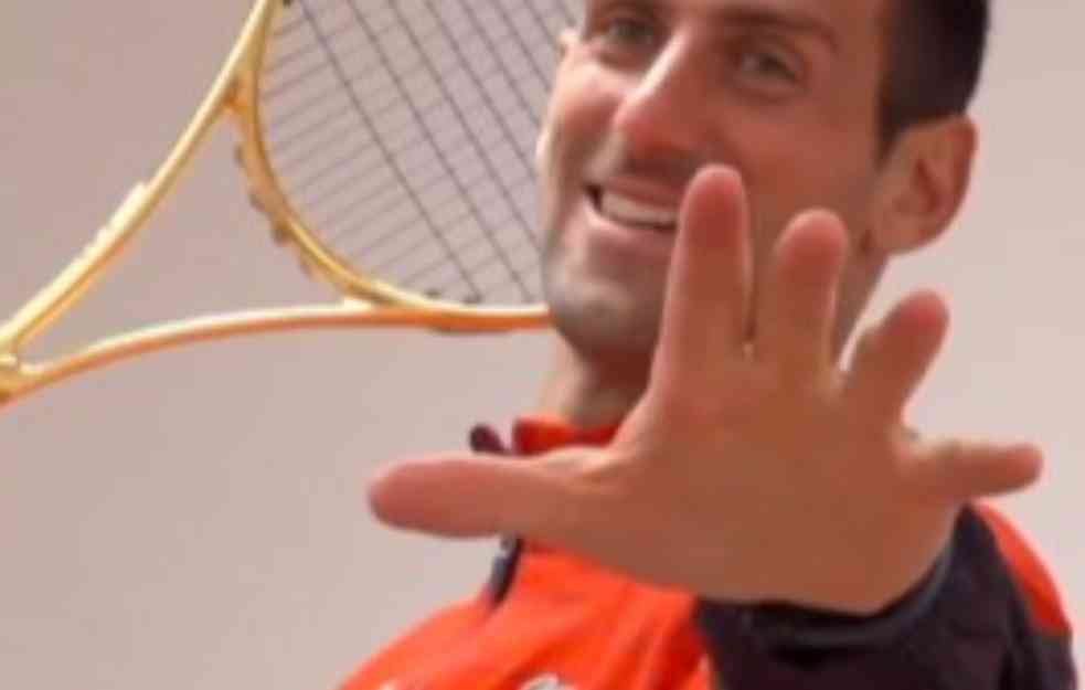 NOVAK DOBIO ZLATNI REKET! Izrađen samo jedan primerak od 8 kg! (VIDEO)