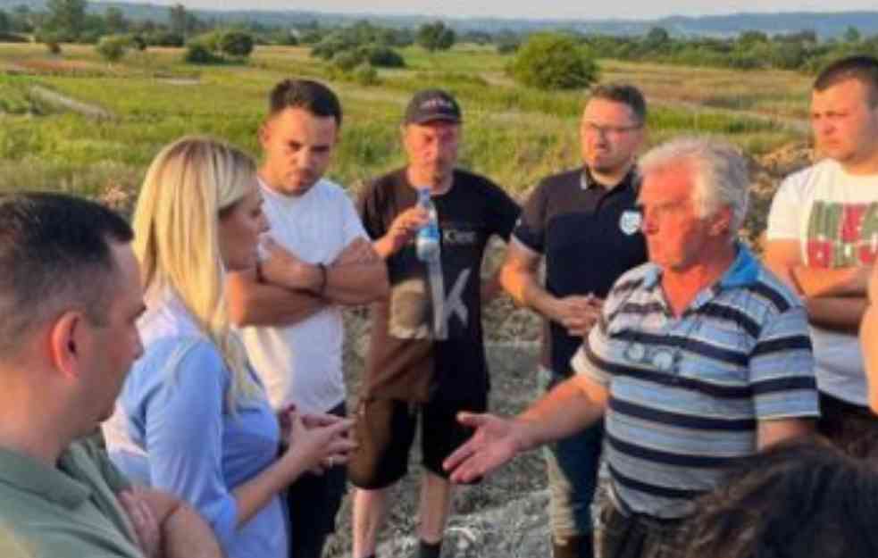 Ministarka Tanasković u Ivanjici razgovara sa prozvođačima malina