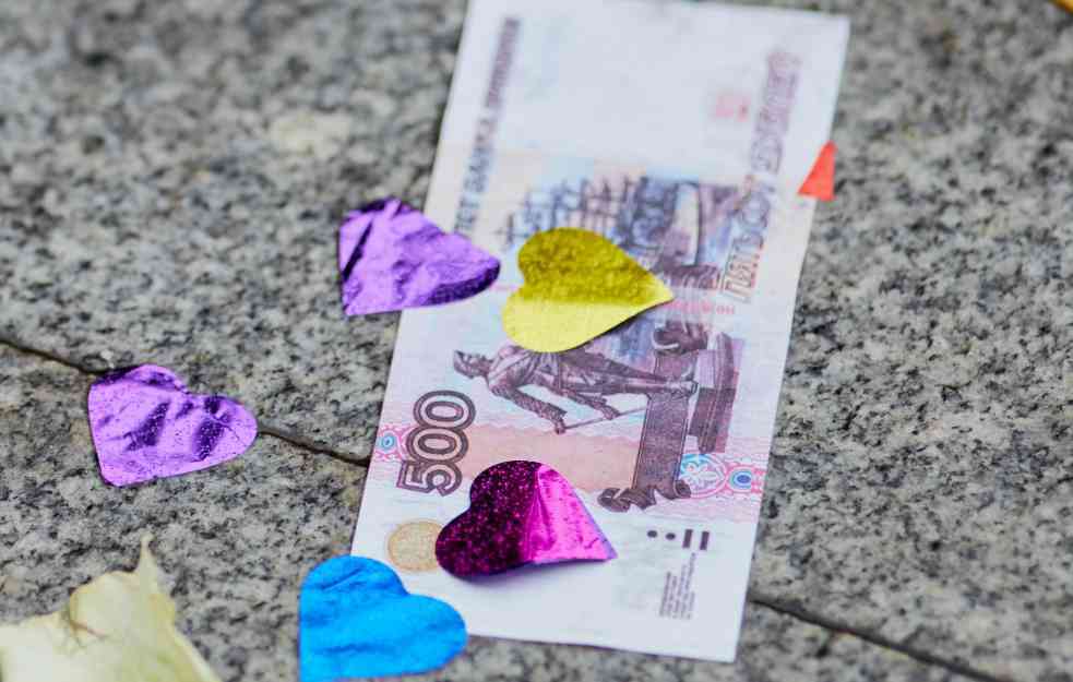 Ruska rublja pala u odnosu na glavne svetske valute