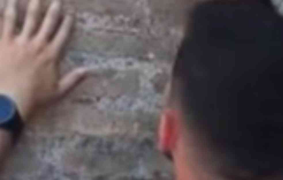 KAKAV LUDAK: Turista Ivan teško OŠTETIO KOLOSEUM! (VIDEO)