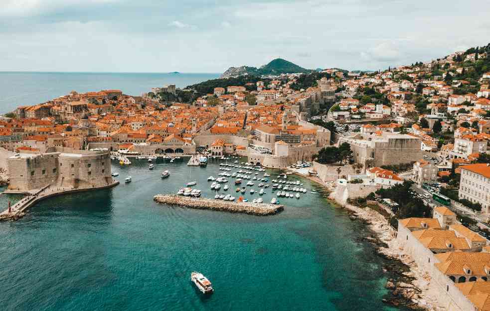OPET NOVA KAZNA NA HRVATSKIM PLAŽAMA: Sve više turista odlazi ranije sa odmora!