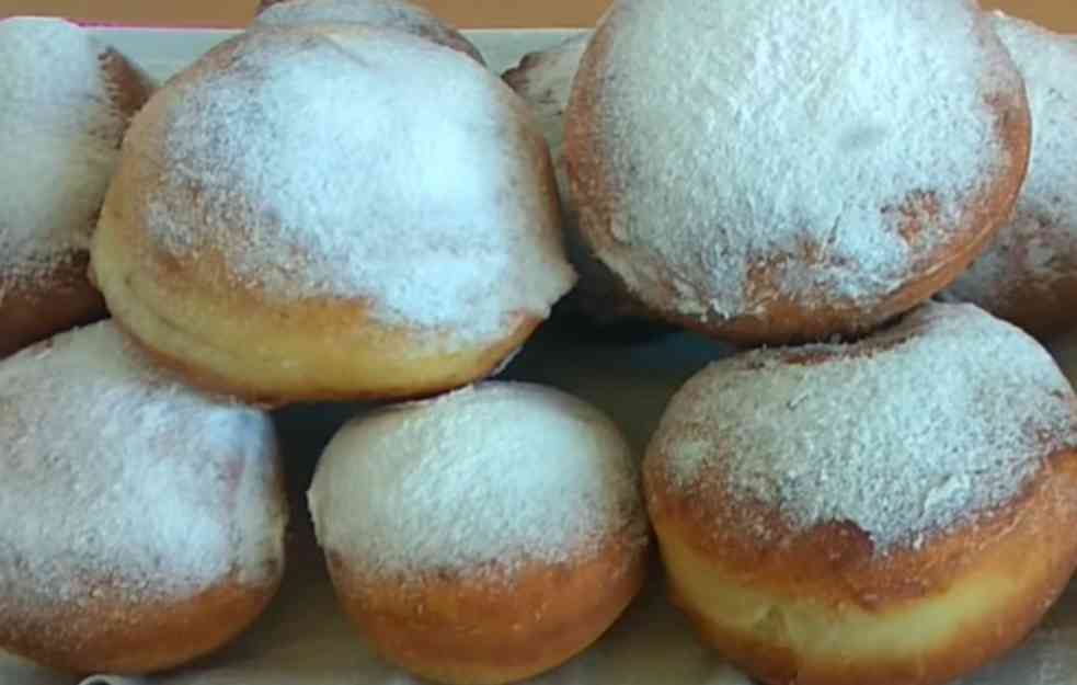 RECEPT ZA DOMAĆE KROFNE, MEKE KAO DUŠA! Ovaj korak je JAKO VAŽAN kako bi bile VAZDUŠASTE (VIDEO)