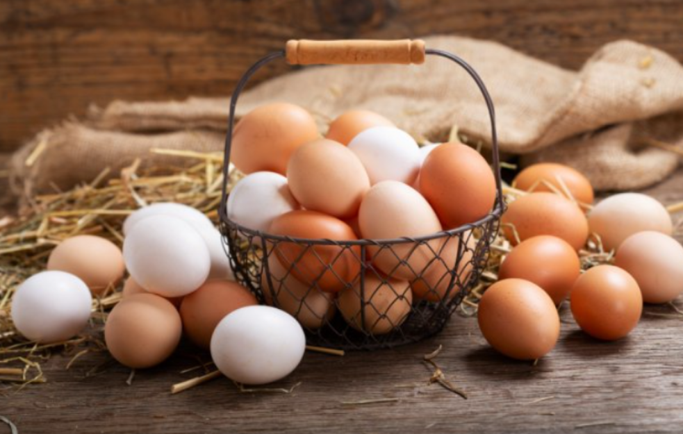 Smeđa ili bela jaja: Postoji li RAZLIKA i koja su ZDRAVIJA?