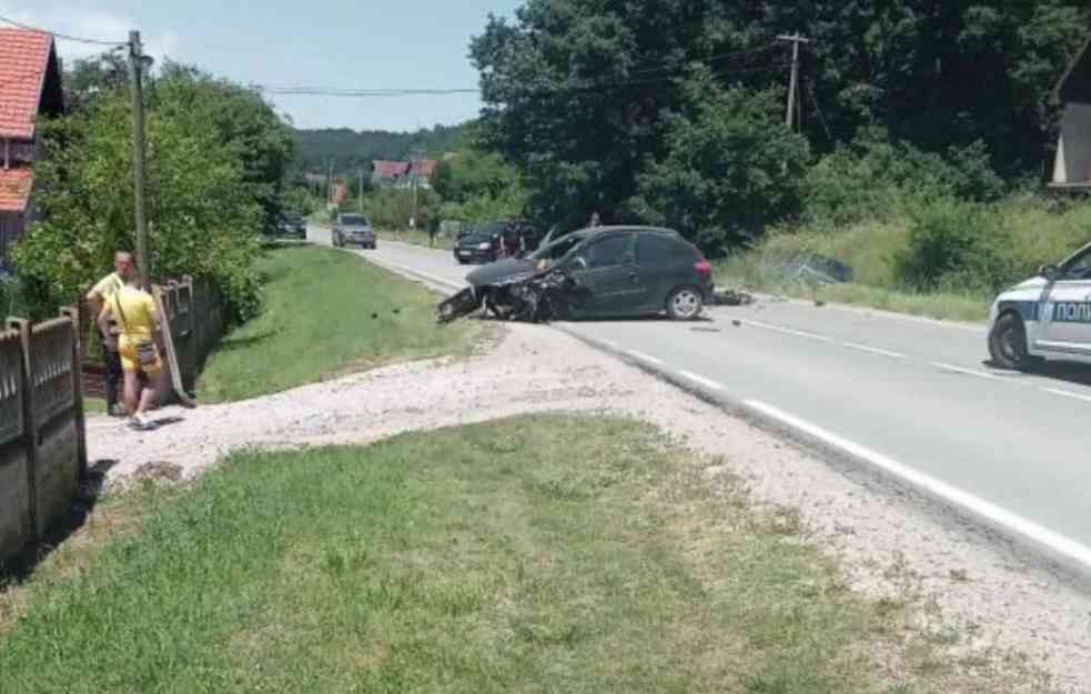 STRAVIČNA NESREĆA : Lančani sudar kod Blaca, jedan auto potpuno uništen