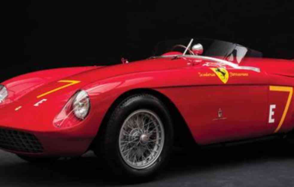 Oštećena karoserija ovog Ferrarija 500 Mondiala Spider iz 1954. verovatno vredi oko dva miliona dolara