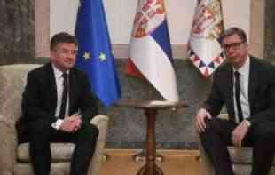 Vučić: S Lajčakom o načinima za smirivanje <span style='color:red;'><b>napetost</b></span>i na KiM i primeni sporazuma