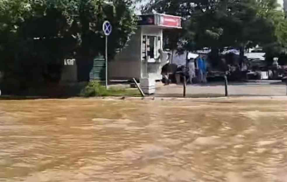 NEVREME PRAVI HAOS U REGIONU: Nevreme na Jadranu, šetalište u Splitu potopljeno