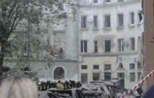 RUSKI <span style='color:red;'><b>RAKETNI NAPAD</b></span> NA LAVOV: Pogođena stambena zgrada, najmanje troje poginulo (FOTO)