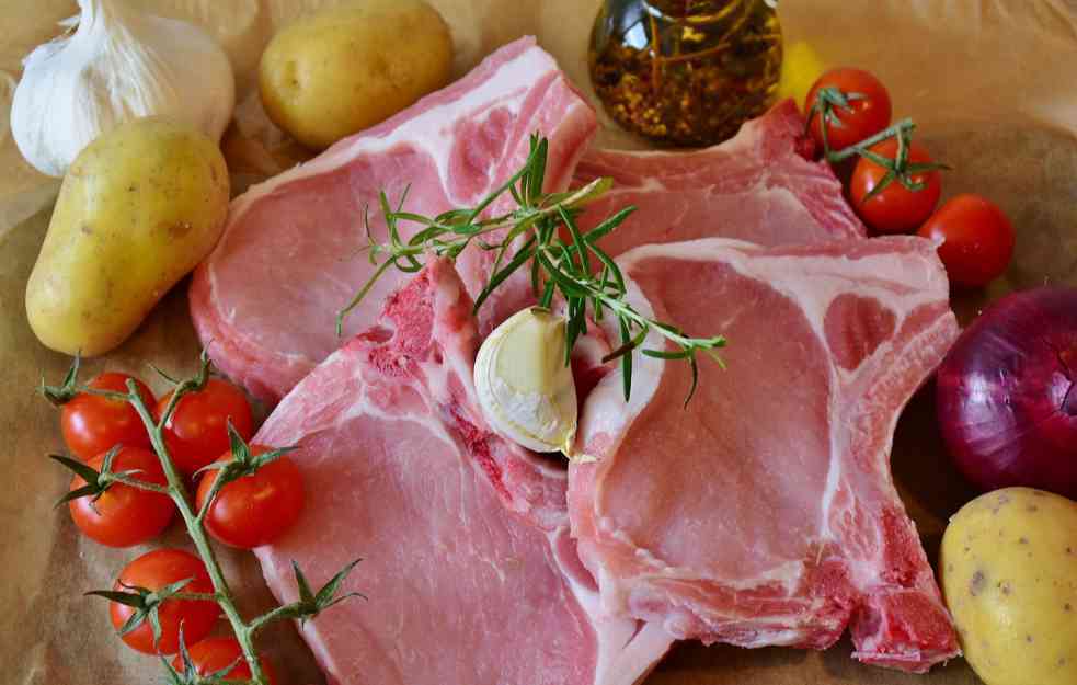 RECEPT KOJI ĆETE OBOŽAVATI : Svinjsko meso sa voćem!