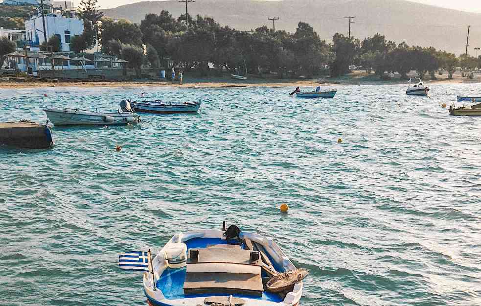 Rezervisala mestu u baru na plaži, pa dobila neprijatnu poruku od istog