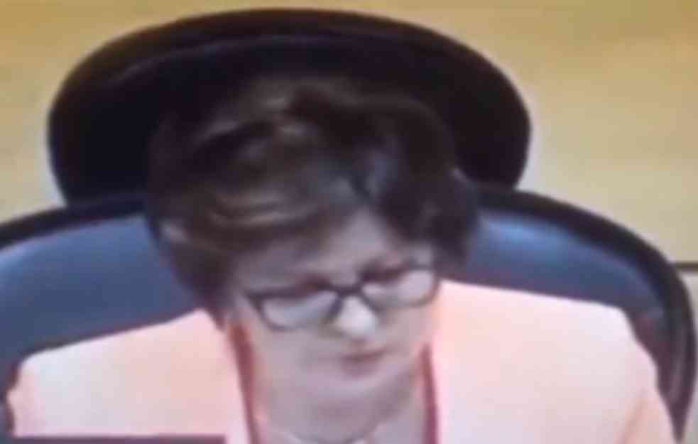 POSLANICA POKAZALA KAKO SE ČITAJU RIMSKI BROJEVI : SVI SE SMEJALI! 