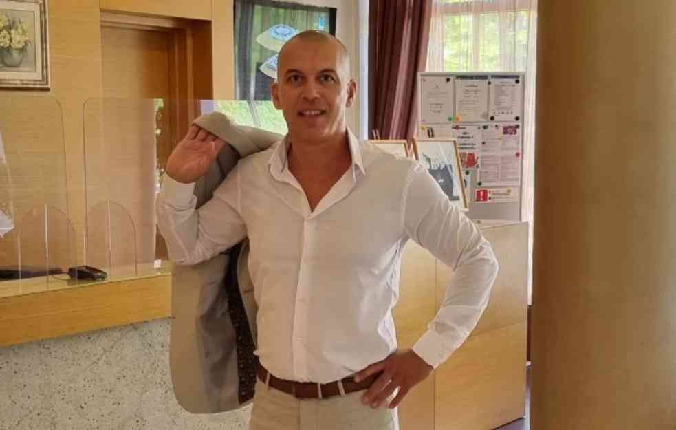 Topalko bez prestanka pio proslavljajući dolazak unuke