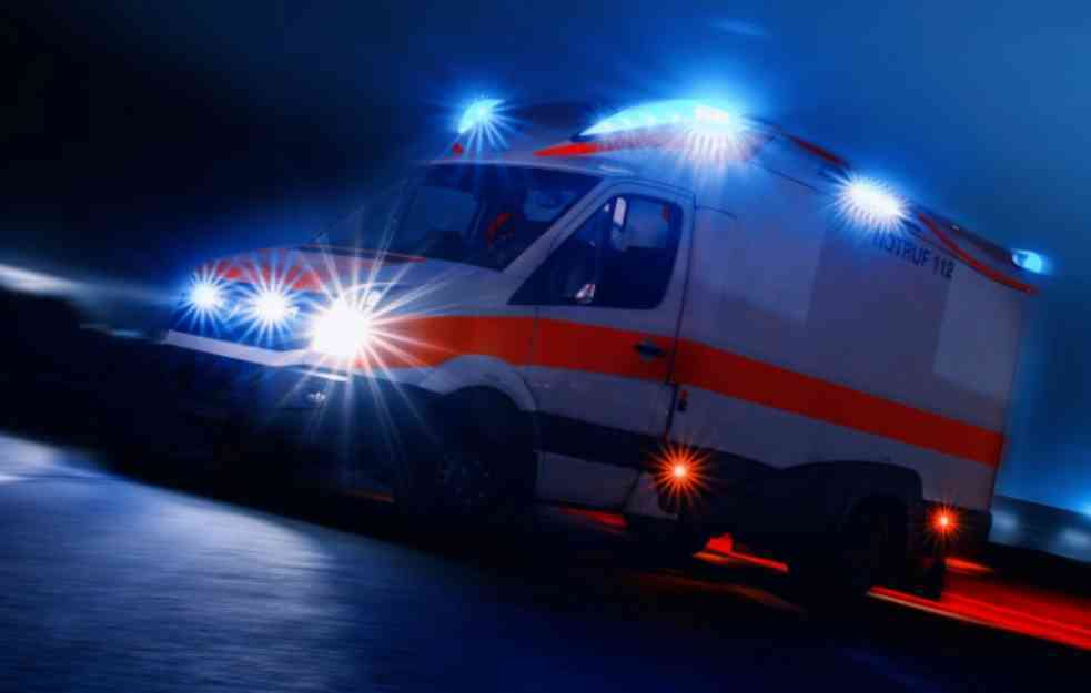 TEŽAK SUDAR KOD PRELJINE: Zaobišao kamion pa se zakucao u auto u kom se nalazila porodica, povređena deca i roditelji
