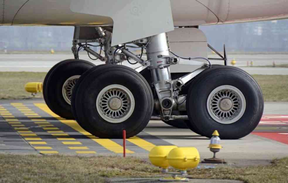 Haos na aerodromu u Hitoru: Pad sistema kontrole letenja, stotine letova otkazano