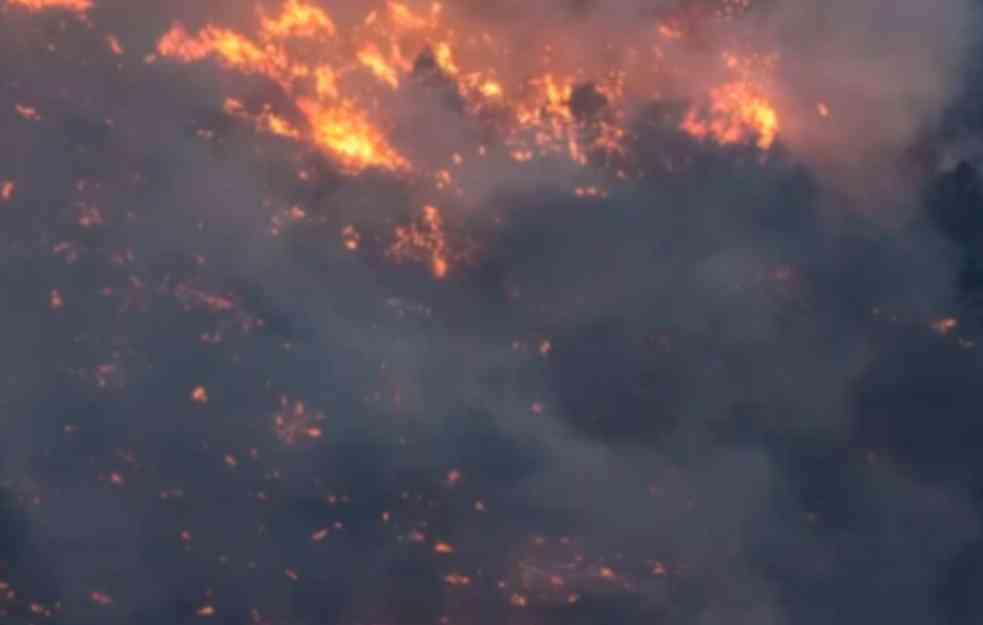 Požar sve bliže Atini, evakuisano 1.200 dece
