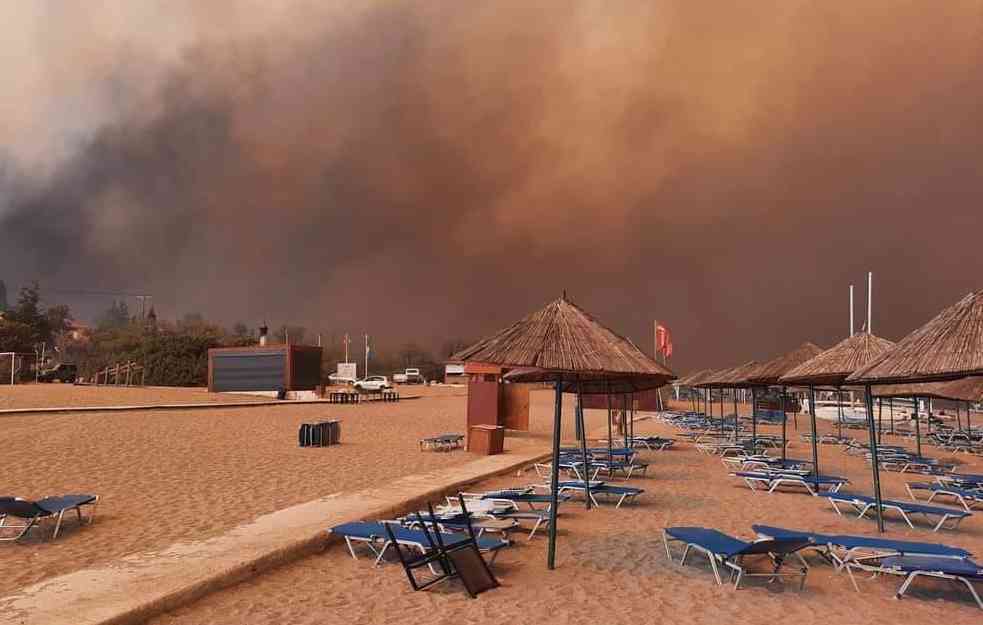 Na celom Rodosu proglašeno vanredno stanje, na Eviji požar delimično pod kontrolom