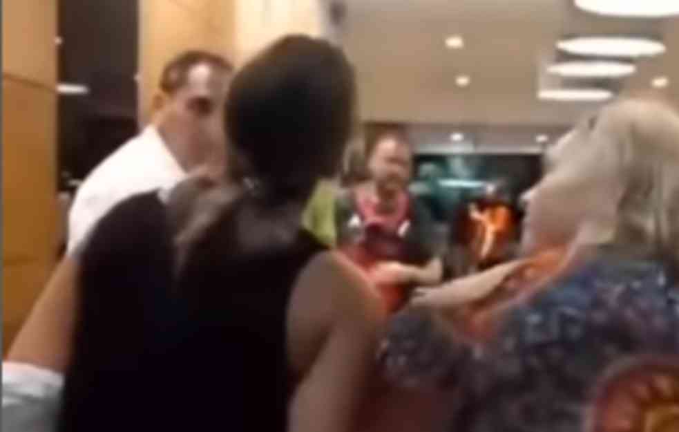 SRAMNO PONAŠANJE SRPSKIH TURISTA U TUNISU: Ne radi klima, buđavi zidovi, svađa...