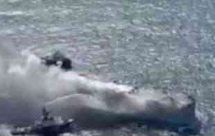 STRAVIČNA NESREĆA : Teretni brod sa skoro 3.000 automobila zapalio se u Severnom moru (VIDEO)
