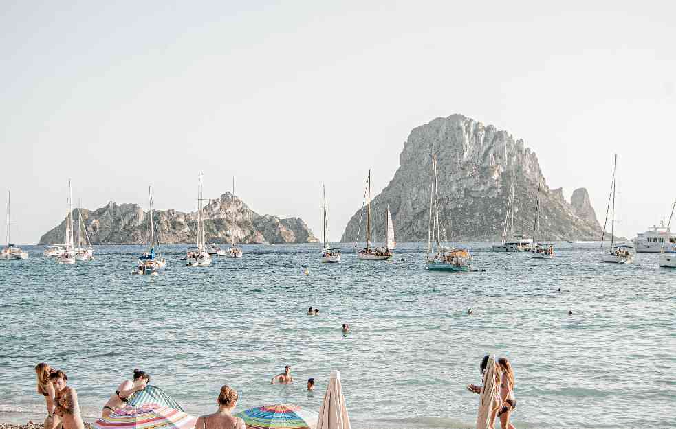 ŠTA KAŽE PRAVOPIS SRPSKOG JEZIKA? Zašto se Ibiza ne izgovara Ibisa već Ibica?