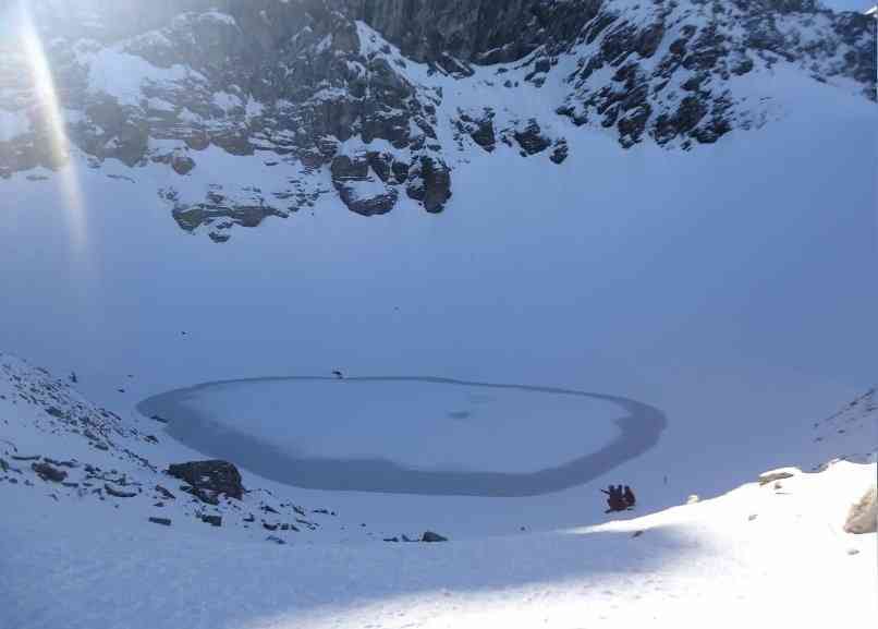 Misteriozno jezero skeleta: Kakva to tajna leži na dnu ovog <span style='color:red;'><b>jezera</b></span>?