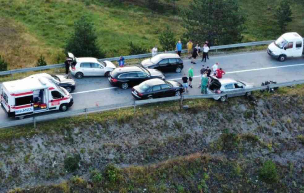 DIREKTAN SUDAR NA MAGISTRALI KOD ZLATIBORA:  Obustavljen saobraćaj, hitna pomoć i vatrogasci na terenu! (FOTO)