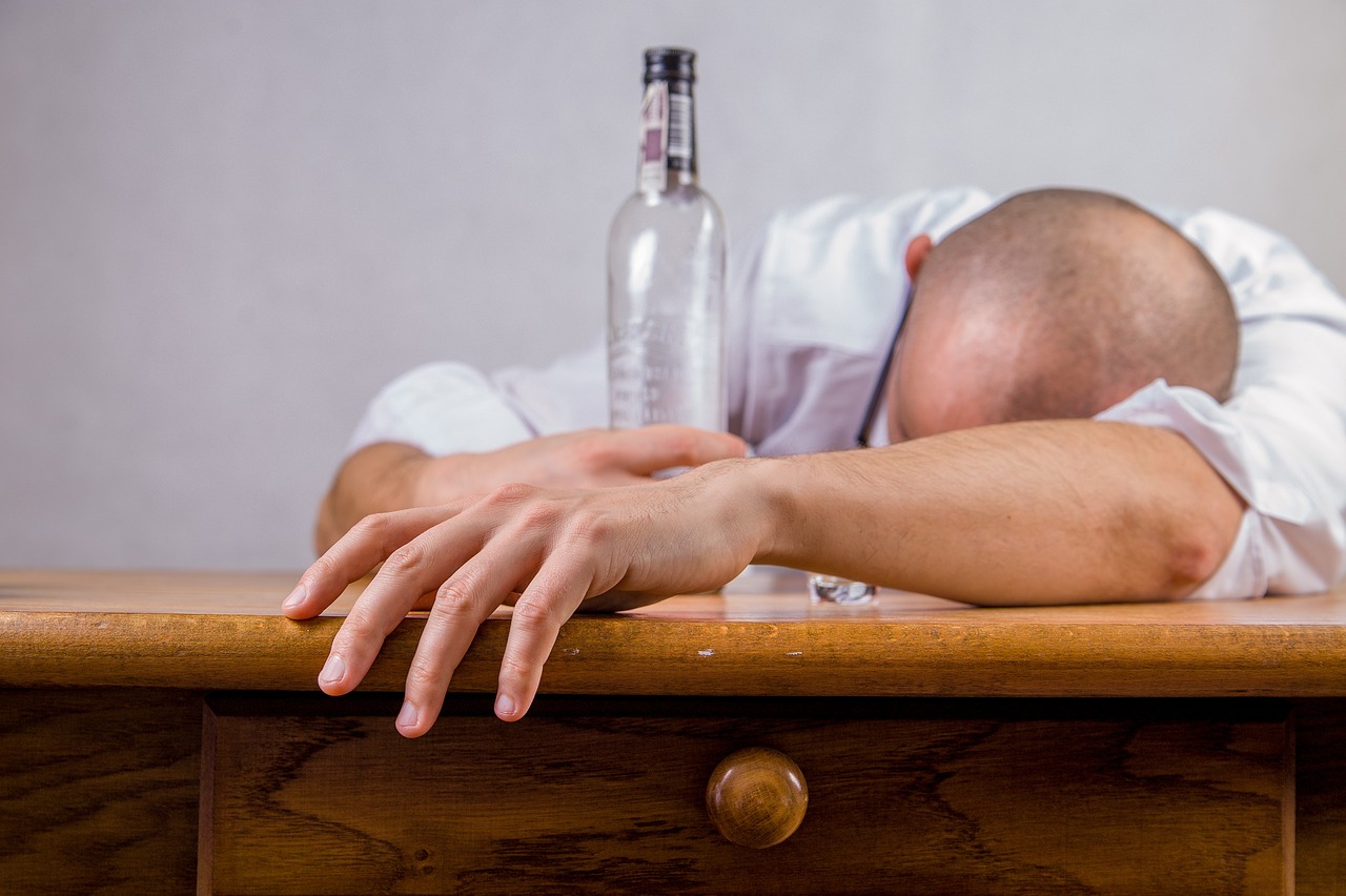 NEMOJTE SE ŠALITI: Pet načina na koje alkohol može da uništi seksualni život muškarcima