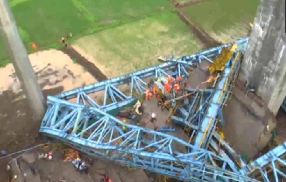 KATASTROFA: SRUŠIO SE KRAN, STRADALO NAJMANJE 16 RADNIKA! (VIDEO)