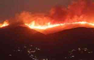 „DEFINITIVNO SE RADI O PALIKUĆI“: Lokalizovan požar u podgoričkom naselju Doljani 