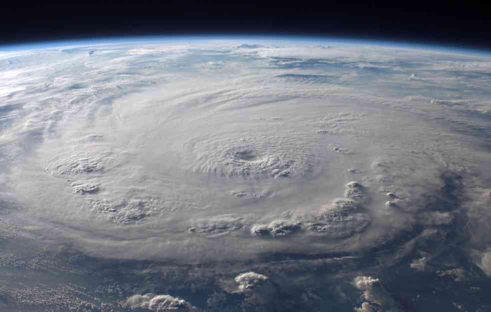 ŠPANIJA PALI CRVENI METEOALARM, NA METI POTENCIJALNOG URAGANA