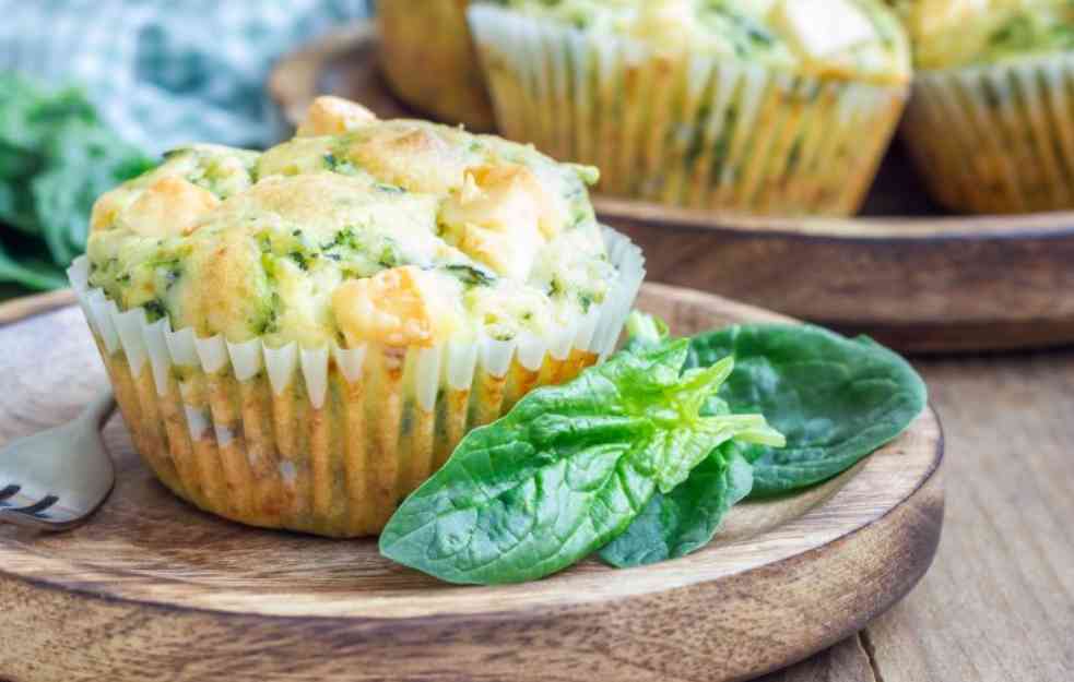 DORUČAK ZA PONETI NA POSAO: Mafini sa sirom i spanaćem (RECEPT)