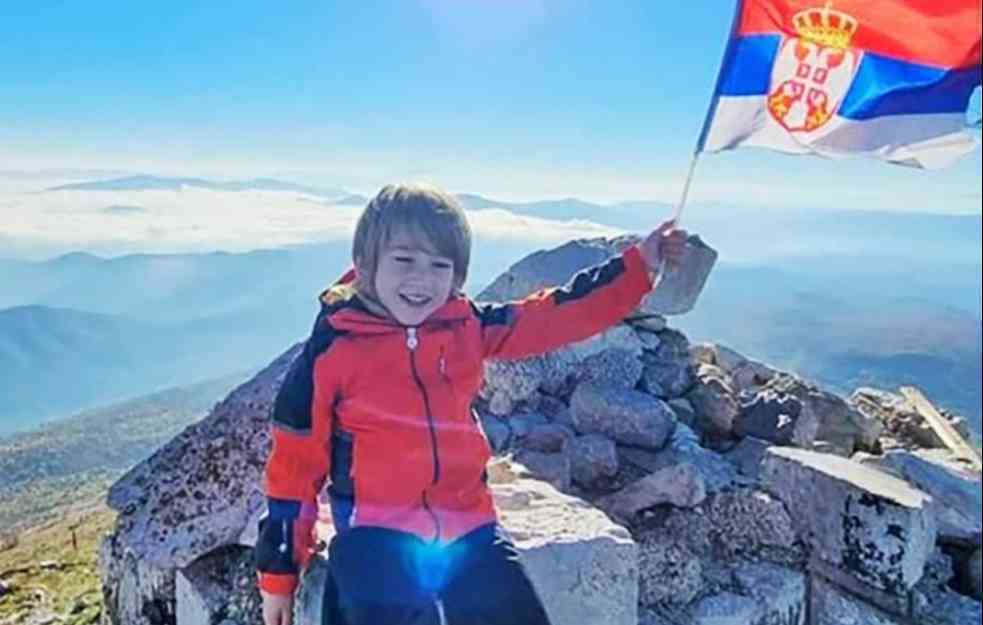 KAKAV PODVIG! OGNJEN (5) IZ SRBIJE OBORIO SVETSKI REKORD: Najmlađi u istoriji osvojio Kilimandžaro! (FOTO)