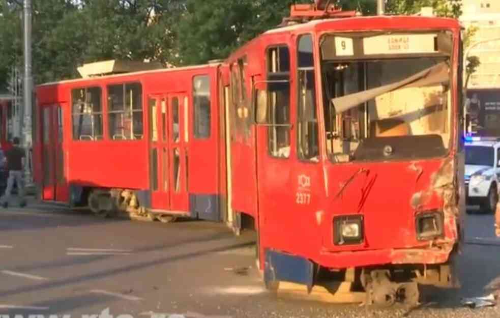 SAOBRAĆAJNI KOLAPS : Osam tramvaja stoji u oba smera u Vojvode Stepe