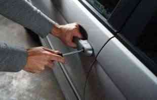 UHAPŠEN <span style='color:red;'><b>JAGODINA</b></span>C: Obio 2 automobila, pa iz njih krao