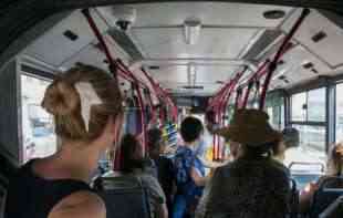 Rat oko ustupanja mesta u autobusu: AKO JE TRUDNA NIJE BOLESNA 