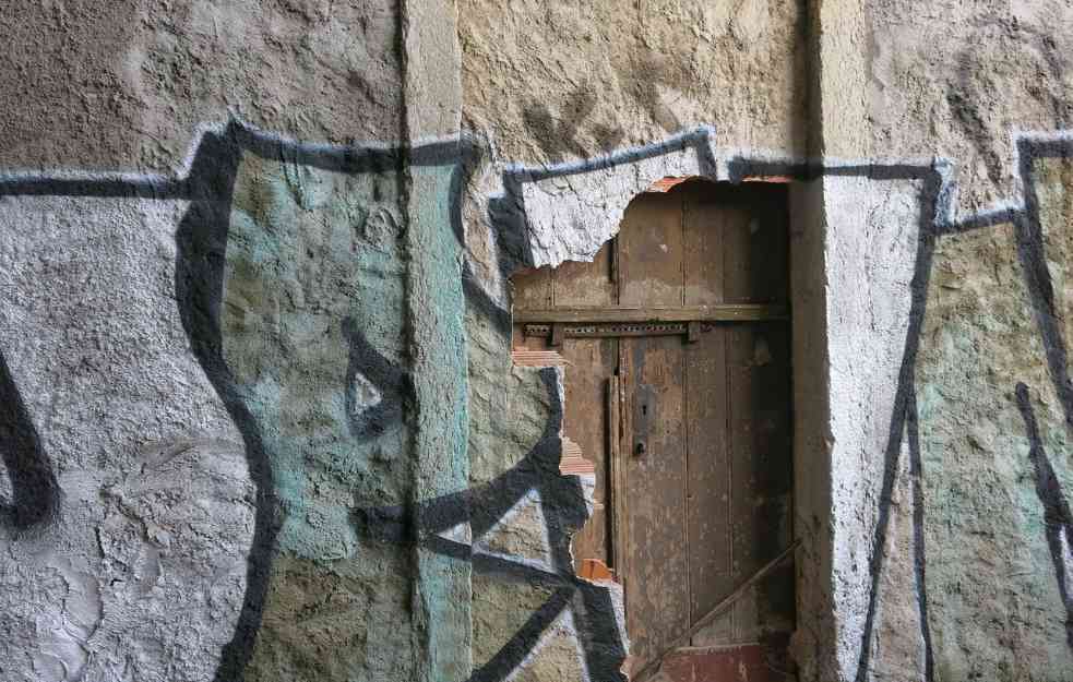 KUPILA KUĆU STARU 102 GODINE I OBILA TAJNA VRATA: Evo sta je našla